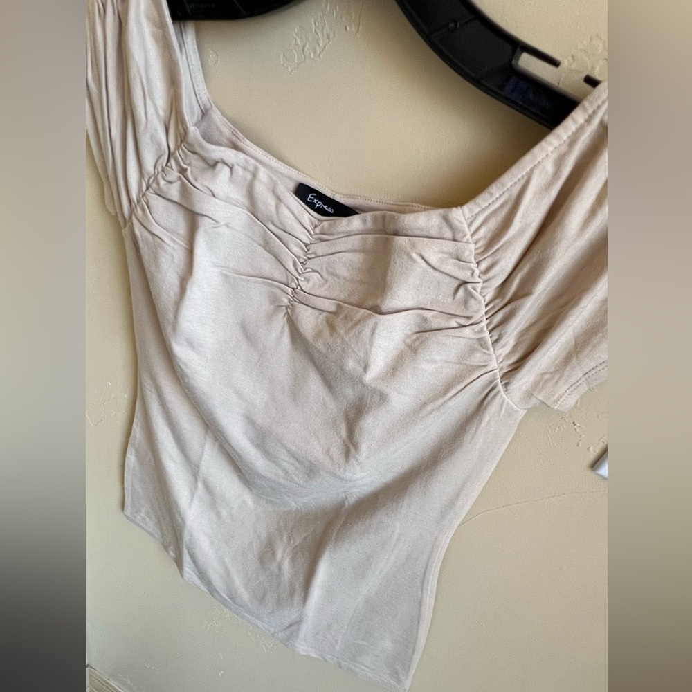 Express Ruched Cream Top - Picture 3 of 6